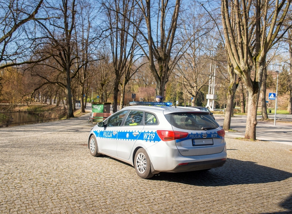 Odnowa floty śląskiej Policji: 85 nowych ekologicznych samochodów w uroczystym przekazaniu